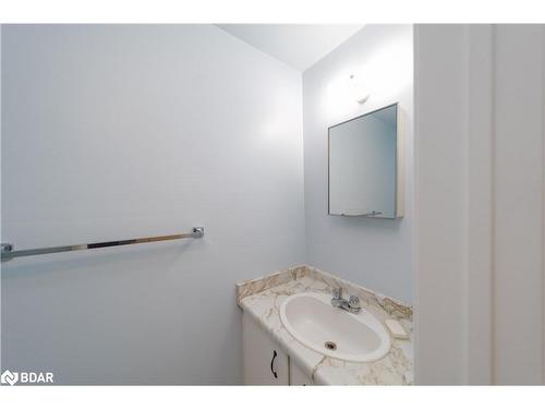 25 Overlord Crescent, Scarborough, ON - Indoor Photo Showing Bathroom