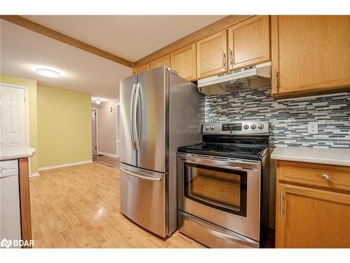 16 Tecumseth Pines Drive, New Tecumseth, ON - Indoor Photo Showing Kitchen