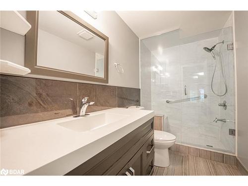 16 Tecumseth Pines Drive, New Tecumseth, ON - Indoor Photo Showing Bathroom