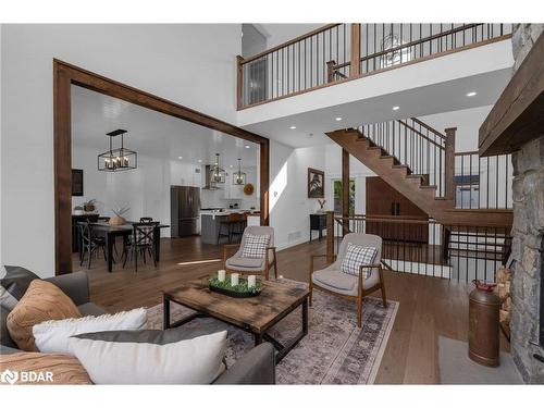 2456 Line 2 North, Oro-Medonte, ON - Indoor Photo Showing Living Room