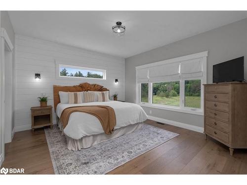 2456 Line 2 North, Oro-Medonte, ON - Indoor Photo Showing Bedroom