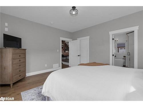 2456 Line 2 North, Oro-Medonte, ON - Indoor Photo Showing Bedroom