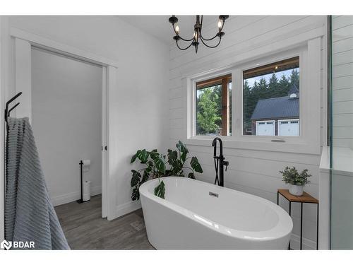 2456 Line 2 North, Oro-Medonte, ON - Indoor Photo Showing Bathroom