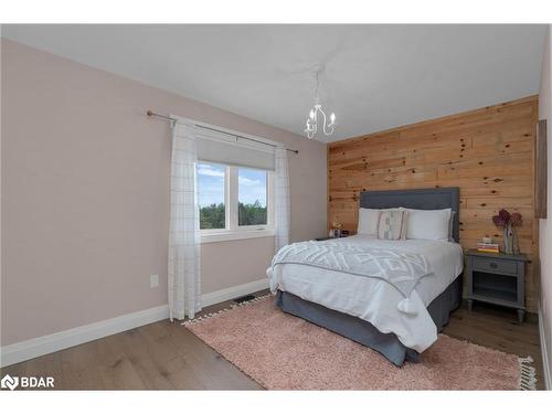 2456 Line 2 North, Oro-Medonte, ON - Indoor Photo Showing Bedroom