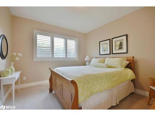 12 Willow Bay Drive, Springwater, ON - Indoor Photo Showing Bedroom