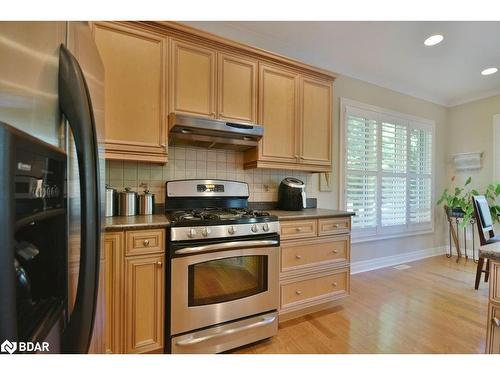 12 Willow Bay Drive, Springwater, ON - Indoor Photo Showing Kitchen