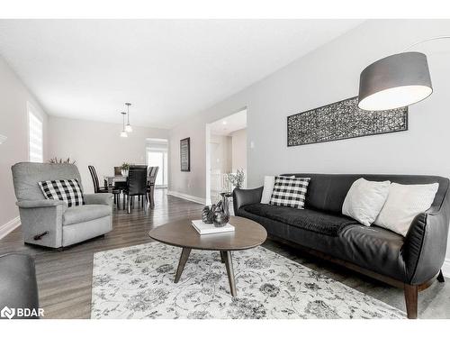 279 Anne Street N, Barrie, ON - Indoor Photo Showing Living Room