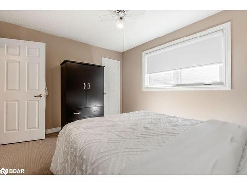 279 Anne Street N, Barrie, ON - Indoor Photo Showing Bedroom