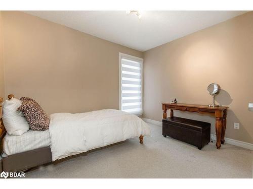 279 Anne Street N, Barrie, ON - Indoor Photo Showing Bedroom