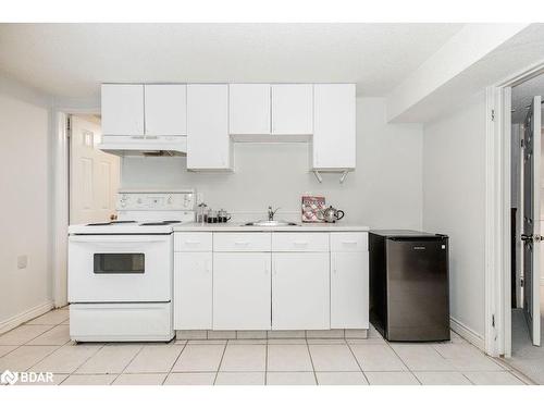 279 Anne Street N, Barrie, ON - Indoor Photo Showing Kitchen