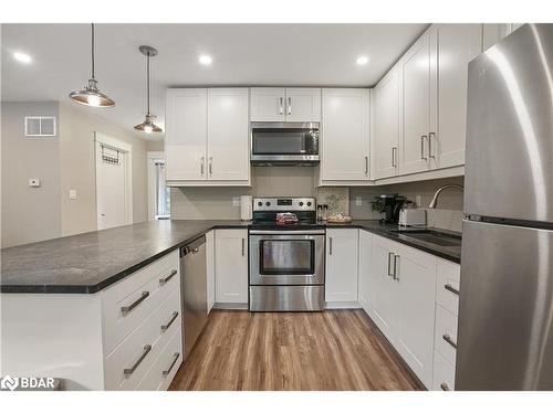 115 Clapperton Street, Barrie, ON - Indoor Photo Showing Kitchen With Upgraded Kitchen