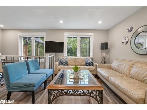 115 Clapperton Street, Barrie, ON - Indoor Photo Showing Living Room