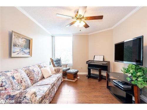 801-181 Collier Street, Barrie, ON - Indoor Photo Showing Living Room