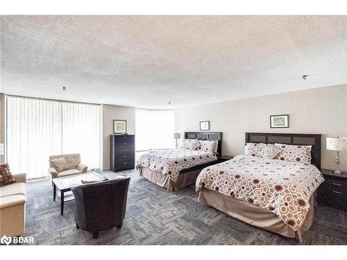 801-181 Collier Street, Barrie, ON - Indoor Photo Showing Bedroom