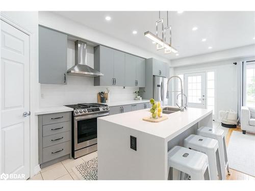 13313 Bathurst Street, Richmond Hill, ON - Indoor Photo Showing Kitchen With Double Sink With Upgraded Kitchen