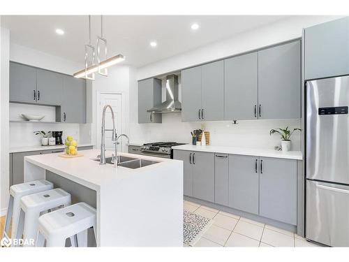 13313 Bathurst Street, Richmond Hill, ON - Indoor Photo Showing Kitchen With Double Sink With Upgraded Kitchen