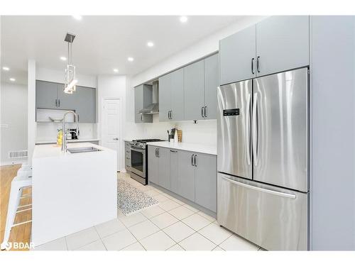 13313 Bathurst Street, Richmond Hill, ON - Indoor Photo Showing Kitchen With Upgraded Kitchen