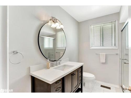 16 Lay Street, Barrie, ON - Indoor Photo Showing Bathroom