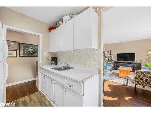 137 Vancouver Street, Barrie, ON - Indoor Photo Showing Kitchen