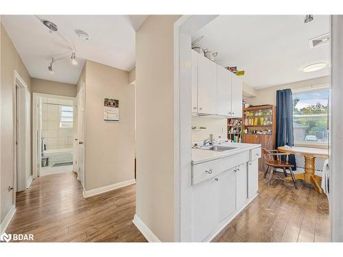 137 Vancouver Street, Barrie, ON - Indoor Photo Showing Kitchen