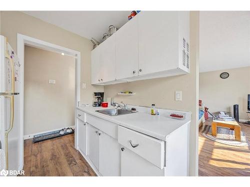 137 Vancouver Street, Barrie, ON - Indoor Photo Showing Kitchen