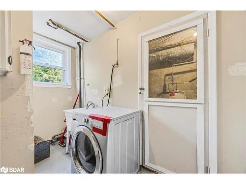 137 Vancouver Street, Barrie, ON - Indoor Photo Showing Laundry Room