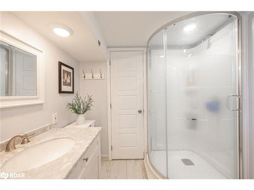 17A Cundles Road E, Barrie, ON - Indoor Photo Showing Bathroom