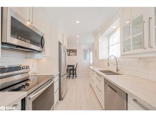 17A Cundles Road E, Barrie, ON - Indoor Photo Showing Kitchen With Stainless Steel Kitchen With Double Sink With Upgraded Kitchen