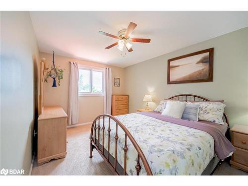 17A Cundles Road E, Barrie, ON - Indoor Photo Showing Bedroom