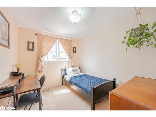 17A Cundles Road E, Barrie, ON - Indoor Photo Showing Bedroom