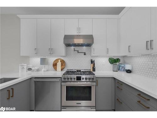 206 Prescott Drive, Stayner, ON - Indoor Photo Showing Kitchen With Upgraded Kitchen