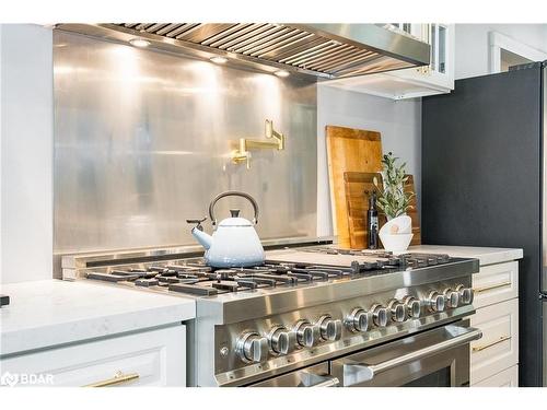 94 42Nd Street S, Wasaga Beach, ON - Indoor Photo Showing Kitchen