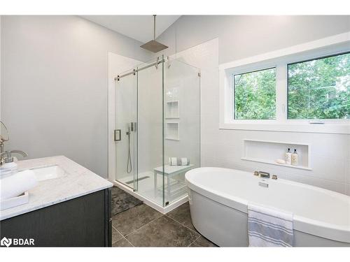 94 42Nd Street S, Wasaga Beach, ON - Indoor Photo Showing Bathroom