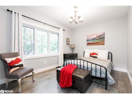 94 42Nd Street S, Wasaga Beach, ON - Indoor Photo Showing Bedroom