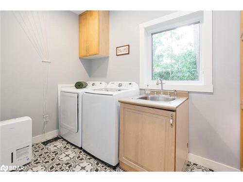 94 42Nd Street S, Wasaga Beach, ON - Indoor Photo Showing Laundry Room