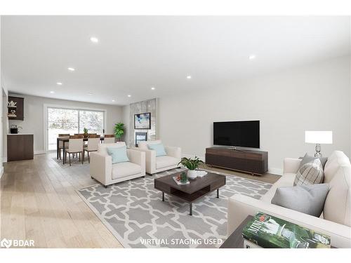 16 Garrett Crescent, Barrie, ON - Indoor Photo Showing Living Room