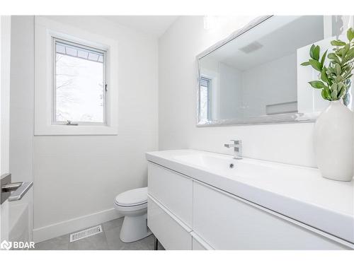 16 Garrett Crescent, Barrie, ON - Indoor Photo Showing Bathroom