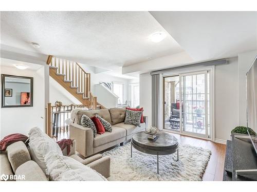 29 Mappin Way, Whitby, ON - Indoor Photo Showing Living Room