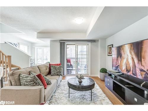 29 Mappin Way, Whitby, ON - Indoor Photo Showing Living Room