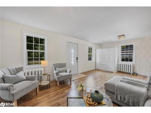 665 4 Line S, Oro-Medonte, ON - Indoor Photo Showing Living Room