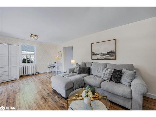 665 4 Line S, Oro-Medonte, ON - Indoor Photo Showing Living Room