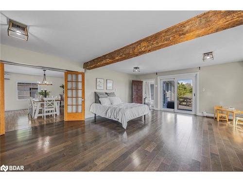 665 4 Line S, Oro-Medonte, ON - Indoor Photo Showing Bedroom