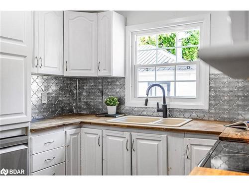 665 4 Line S, Oro-Medonte, ON - Indoor Photo Showing Kitchen With Double Sink