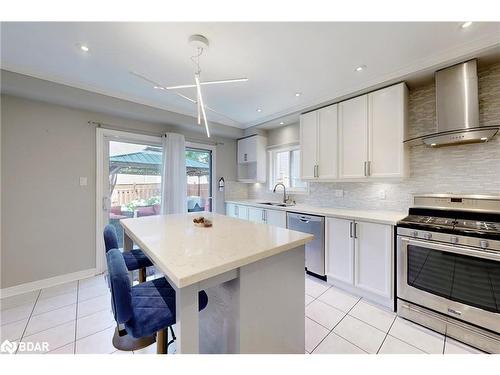 19 Hillpath Crescent, Brampton, ON - Indoor Photo Showing Kitchen