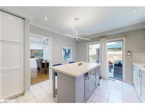 19 Hillpath Crescent, Brampton, ON - Indoor Photo Showing Kitchen