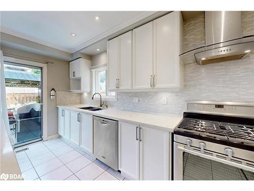 19 Hillpath Crescent, Brampton, ON - Indoor Photo Showing Kitchen With Double Sink