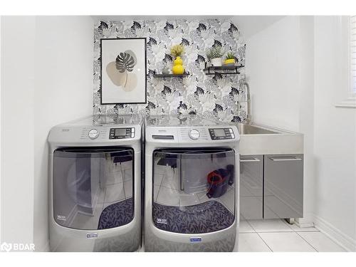 19 Hillpath Crescent, Brampton, ON - Indoor Photo Showing Laundry Room