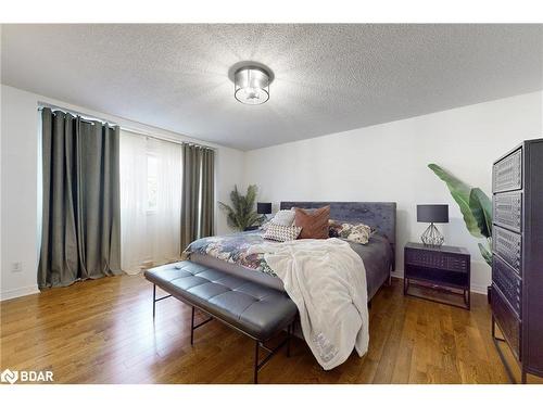 19 Hillpath Crescent, Brampton, ON - Indoor Photo Showing Bedroom