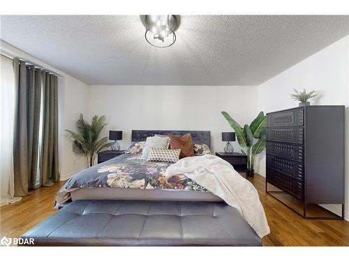 19 Hillpath Crescent, Brampton, ON - Indoor Photo Showing Bedroom