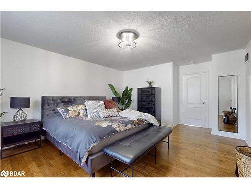 19 Hillpath Crescent, Brampton, ON - Indoor Photo Showing Bedroom